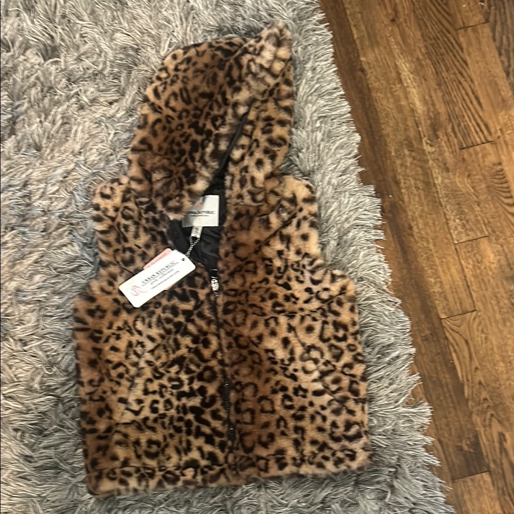 New with tags never worn Leopard Print Kids vest